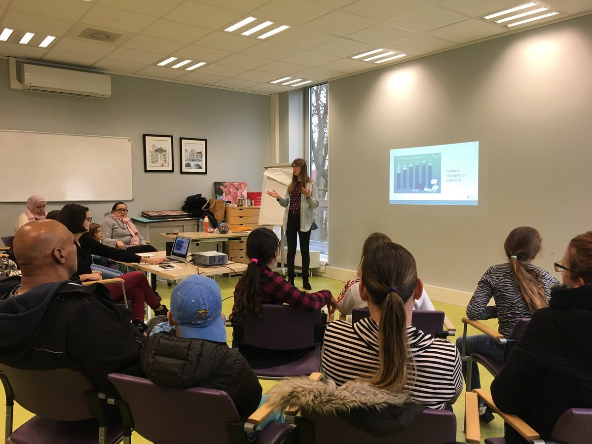 Kinderen, mediacoaches en ouders aan het woord over mediawijsheid; vanmiddag tijdens ouderbijeenkomst over online wereld. Tip van de groep 7 lln: “Het is belangrijk dat je nieuwsgierig blijft en een growmindset hebt” 💪🏻<a href="/StgMiraMedia/">Mira Media</a> <a href="/jeweetzelftv/">Je Weet Zelf TV</a> #talent