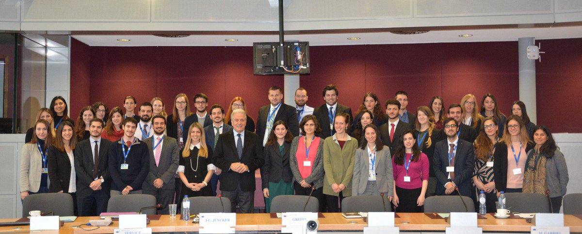 Avramopoulos's tweet photo. Discussion with @EUHomeAffairs, Greek and Cypriot trainees of the @EU_Commission on EU challenges and perspectives. A new generation of Europeans attached to the future of Europe. https://t.co/ldakkeRPxX