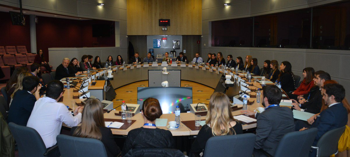 Avramopoulos's tweet photo. Discussion with @EUHomeAffairs, Greek and Cypriot trainees of the @EU_Commission on EU challenges and perspectives. A new generation of Europeans attached to the future of Europe. https://t.co/ldakkeRPxX
