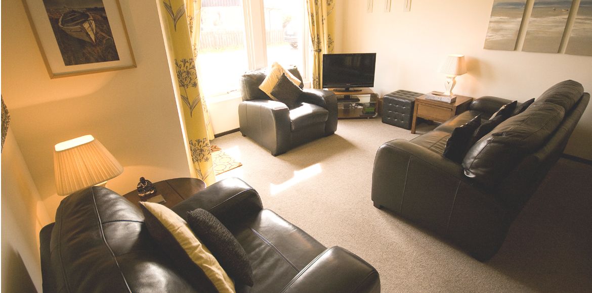 GDHolidays's tweet photo. #Xmas &amp; #NewYear #cottagedeal: 22 or 29 Dec: 7 nights £550 in 5 person #dogfriendly 3, Dunes Court, Beadnell. #Wifi, #parking, shared #garden: https://t.co/PhGyfrty1Q https://t.co/gyuL5mcDTi