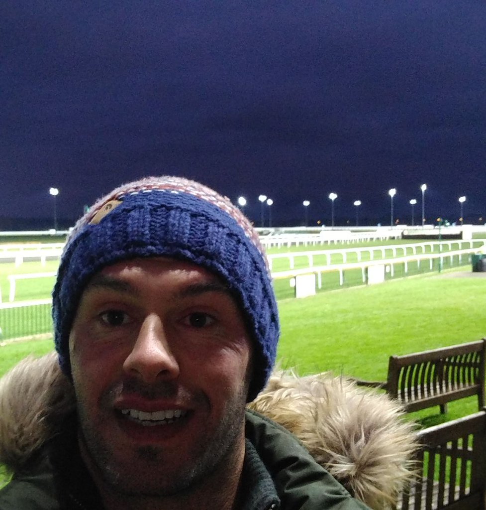 GrahamGrahas87's tweet photo. First time @kemptonparkrace looking forward to seeing #intisaabthemachine in action. Fingers crossed for another good run. https://t.co/FEVgtekFNX