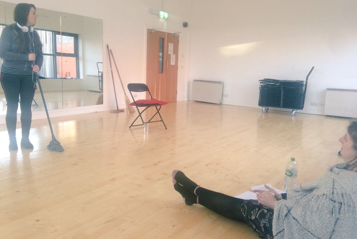 AndreaCleary's tweet image. 1/2 way through week 1 of development for #Annie&amp;amp;TheArmchair The talent in this room is colossal🎤🎼🎭  Thank you at @dublinfringe @artscouncil_ie @DruidTheatre @IrishTheatreIns @projectarts For the support #artistsupport Making w/ @sarahabaxter @dvddnh @KatieOKelly1 @mohnjorton