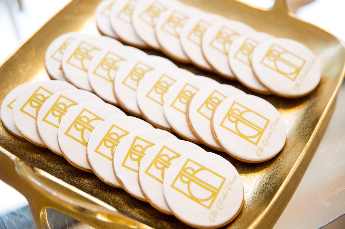 ThebridalroomVA's tweet photo. Currently craving one of these cookies by @classicbakery 😍 You have to go to them if you're thinking about cookie party favors for your guests! 🍪
https://t.co/PAkPKHDTM9 https://t.co/Es5uCTDCBW