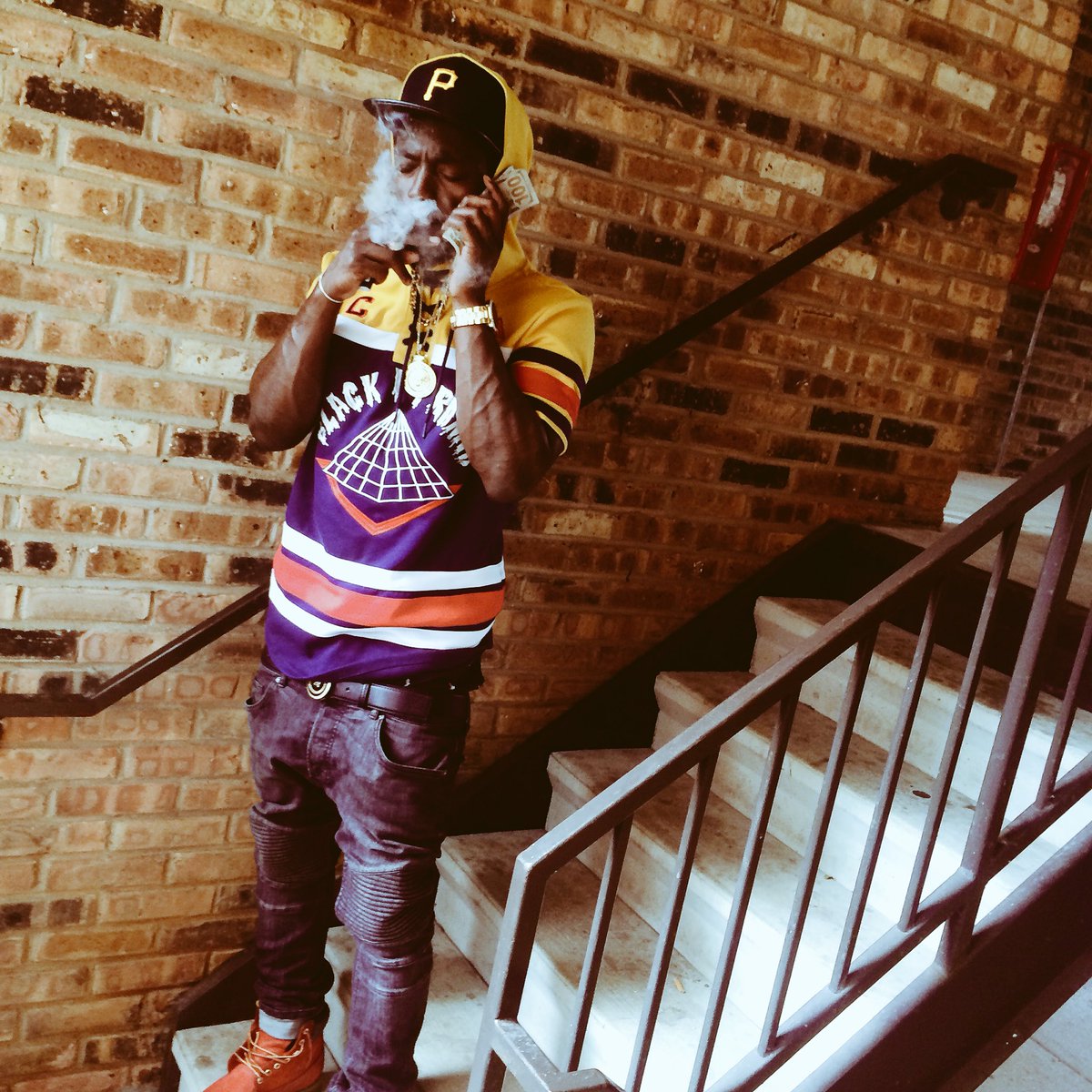 FGBossGlizzy's tweet photo. Just Left Ya bitch Crib she told me to Tell you pack Ya shit you gotta go ✌🏽💨 #Glizzyback https://t.co/pOSyyAGhun