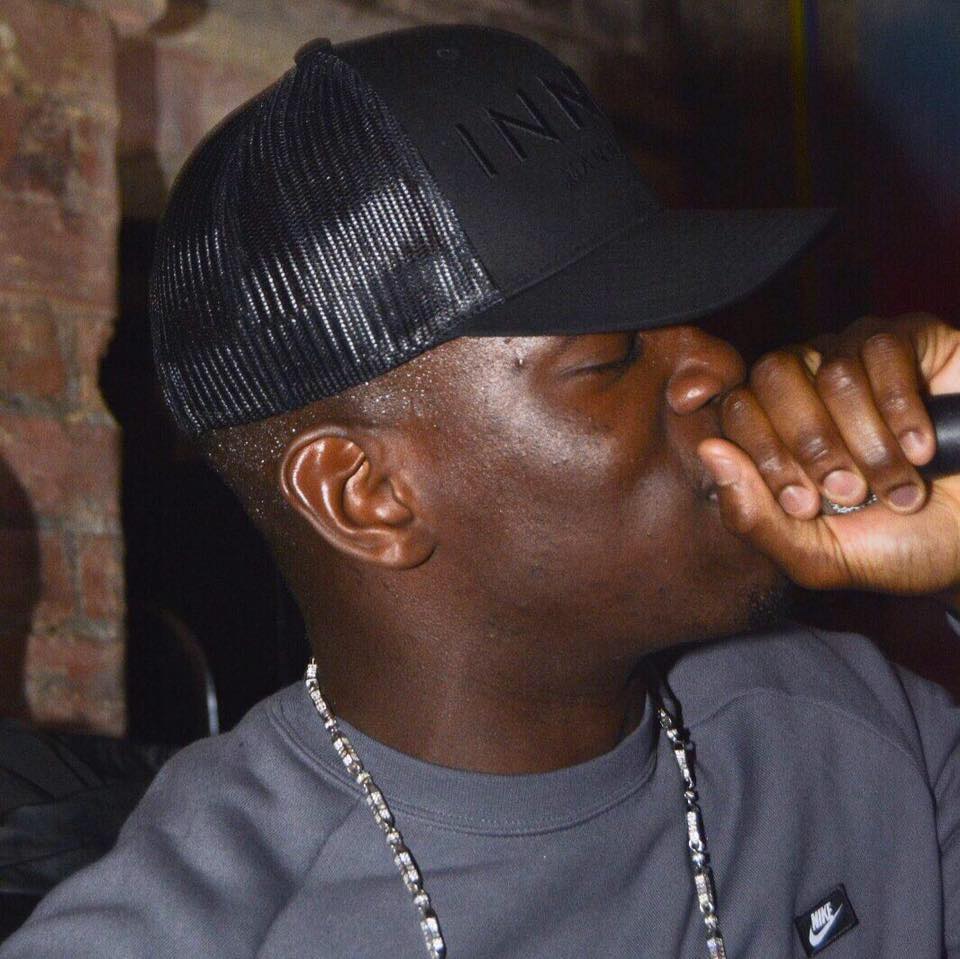 UNITYRADIOFM's tweet photo. Up and coming grime star @Feeemo__ joined @ScottyMpeace in the studio bright and early to bless us with some freestyles and give his opinion on the Manchester grime scene compared to London 🎤
https://t.co/Jy6w81NbIf
#Feeemo #Grime #Rap #Manchester #London #Unity #UnityFM https://t.co/qHBQo3SBlC