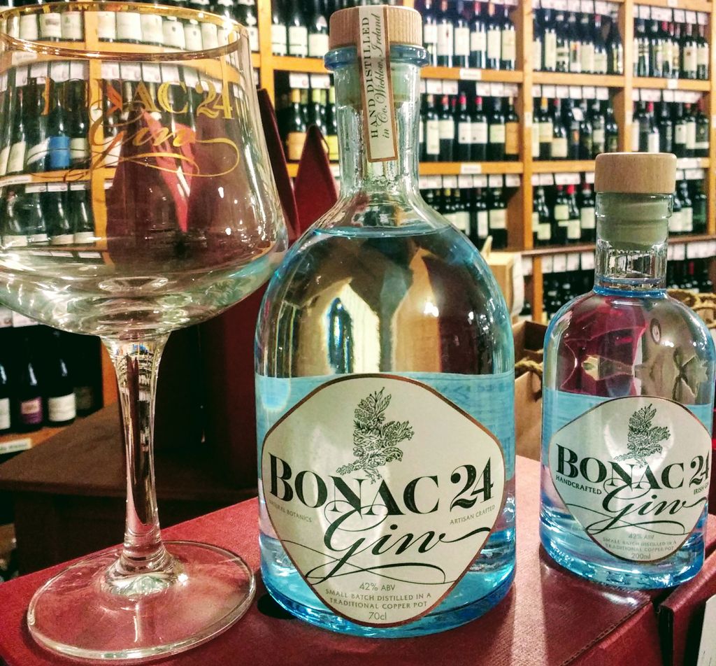 Say hello to @Bonac24IrishGin's new 200ml bottle - we could be mistaken but we think it's the first Irish Craft Gin to offer such a size...(the Bonac Gin glass stays the same!) #StockingStuffers