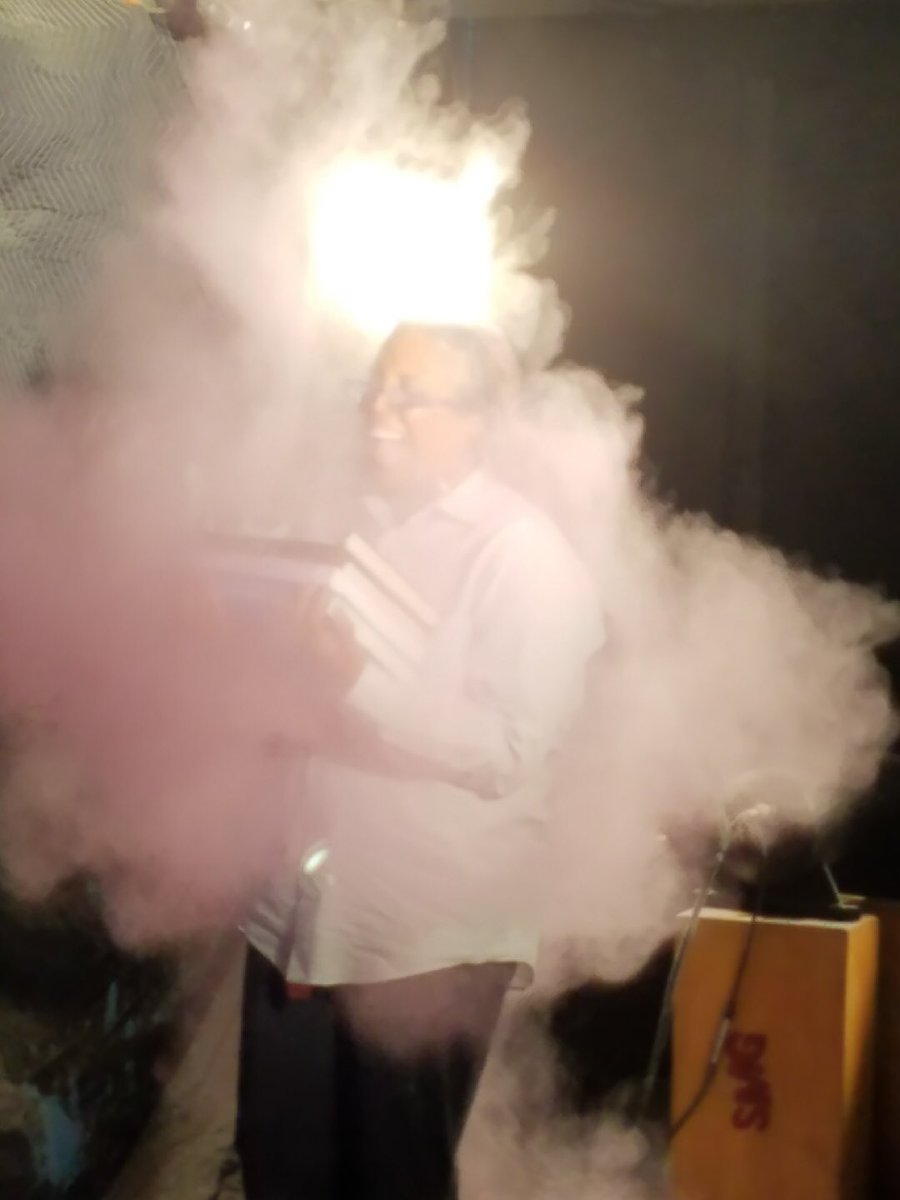 spelaka's tweet photo. I work my magic every day at @APSTowns .  You just don’t normally get to see my trail of smoke!  #uhohitsmagic #ExtraYardforteachers #teachersummit @Unstoppable_4ce @TownsRealMcCoy @apsteachcenter @jtdj2382 https://t.co/VvGSxRXOWM