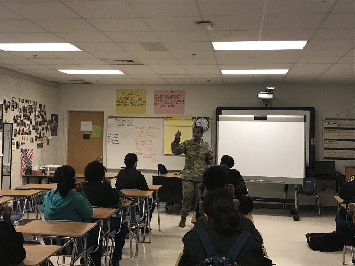 MaysBattalion's tweet photo. LTC White, Professor of Military Science, Georgia State speaking to cadets about military careers 👍🏾 https://t.co/FzFrRMh0yd
