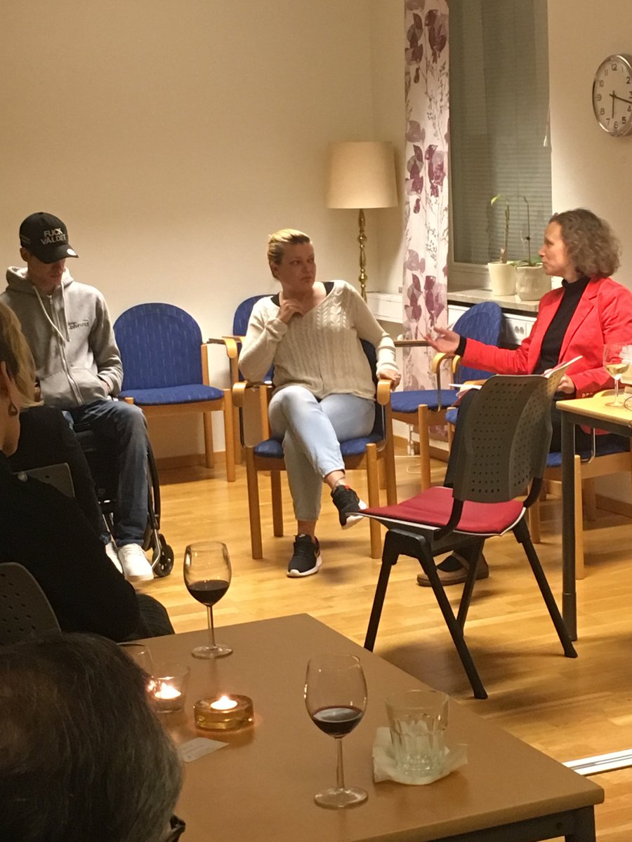 ParlForumSalw's tweet photo. Carolina Sinisalo, grundare av organisationen Fuck Våldet, säger att politiker måste inse att väpnat våld sker på riktigt och drabbar även barn. "Vi är inte den enda familjen som är drabbad, ändå talas det inte om våldet och folk reagerar inte" #PFSALW https://t.co/paSiFhlhq1