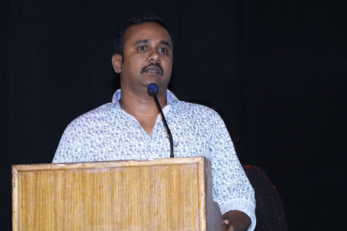 ctcupdates's tweet photo. #Seiaudiolaunch stills
#JustSeidaa #29Nov2017
@NyxLopez @Nakkhul_Jaidev @AanchalOfficial @SeiTheFilm @TrippyTurtle10 @Shankar_Live @YugabhaarathiYb @MannuDxb @trendmusicsouth @chandrikaravi_ @prakashraaj https://t.co/W7SLOmBkFq