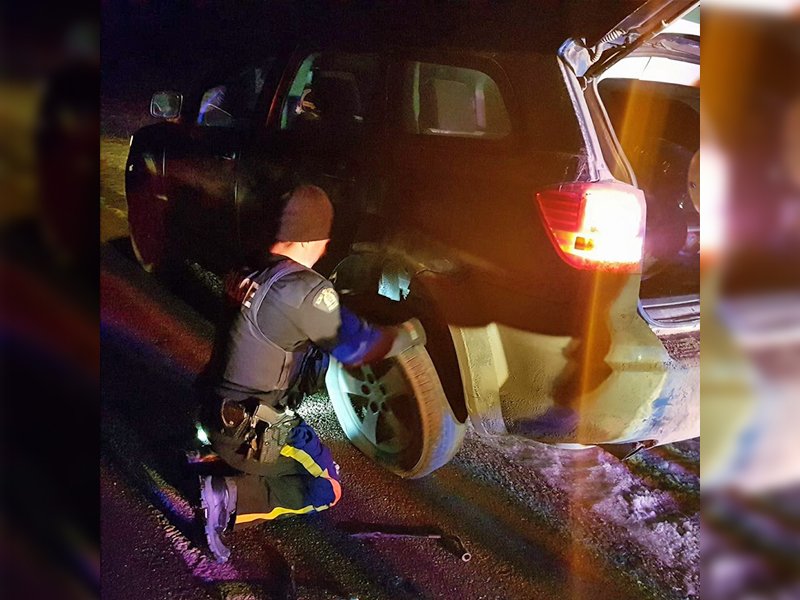 Act of Kindness By RCMP Officer Receiving Plenty of Praise dlvr.it/Q3VJ5f https://t.co/oxSmCAVhDT