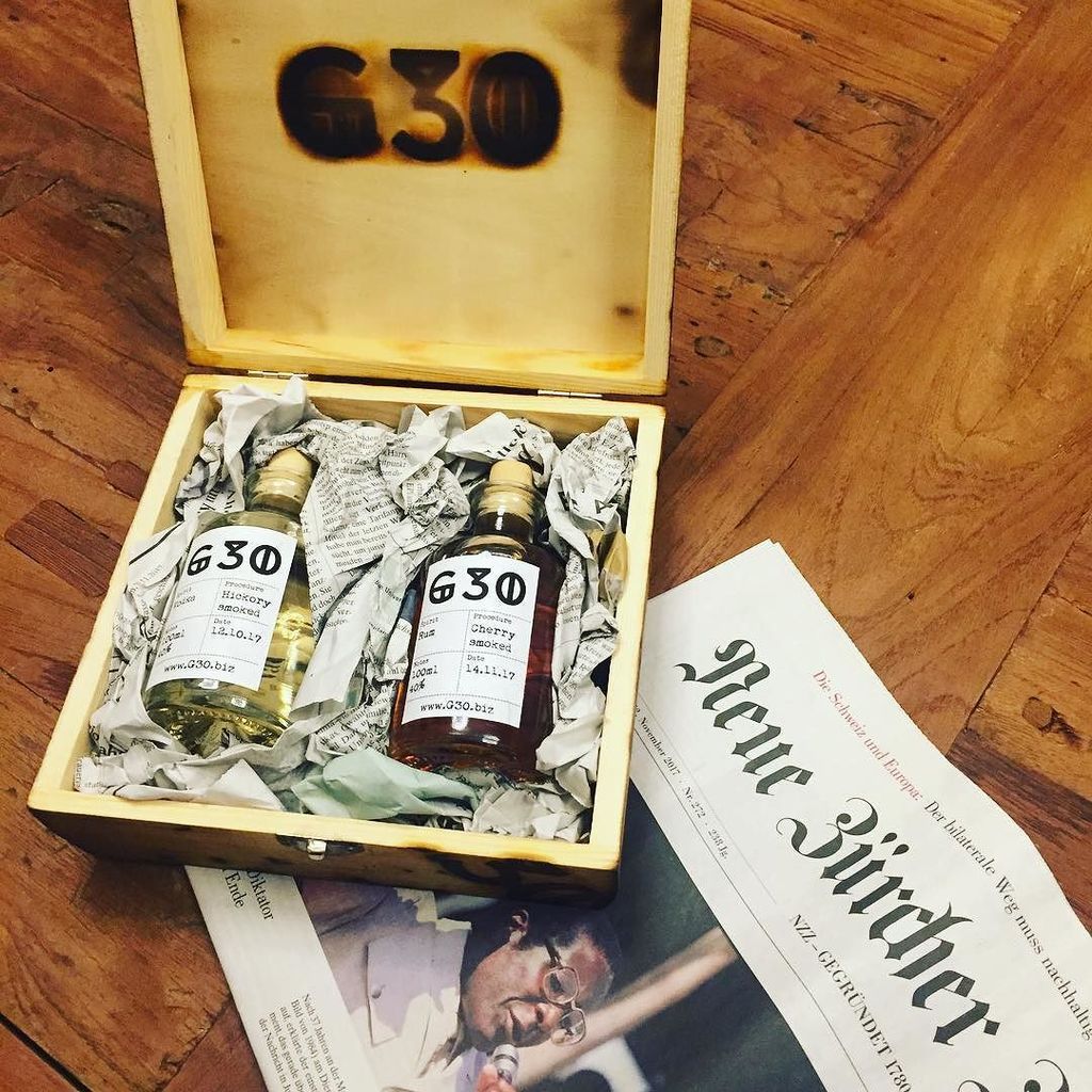 g30_spirits's tweet photo. Did you know that we only use the @nzz as paper inside our gift boxes? It’s our favorite Swiss newspaper 🔥🖤 #giftbox #giftideas #giftsforhim #spirits #geschenkidee #xmas #xmasgifts #handmade #woodenbox #vodka #rum #lovexmas #lovezurich #drinkstagram … https://t.co/YcdQ7VRsIC https://t.co/cCVA0wohNk