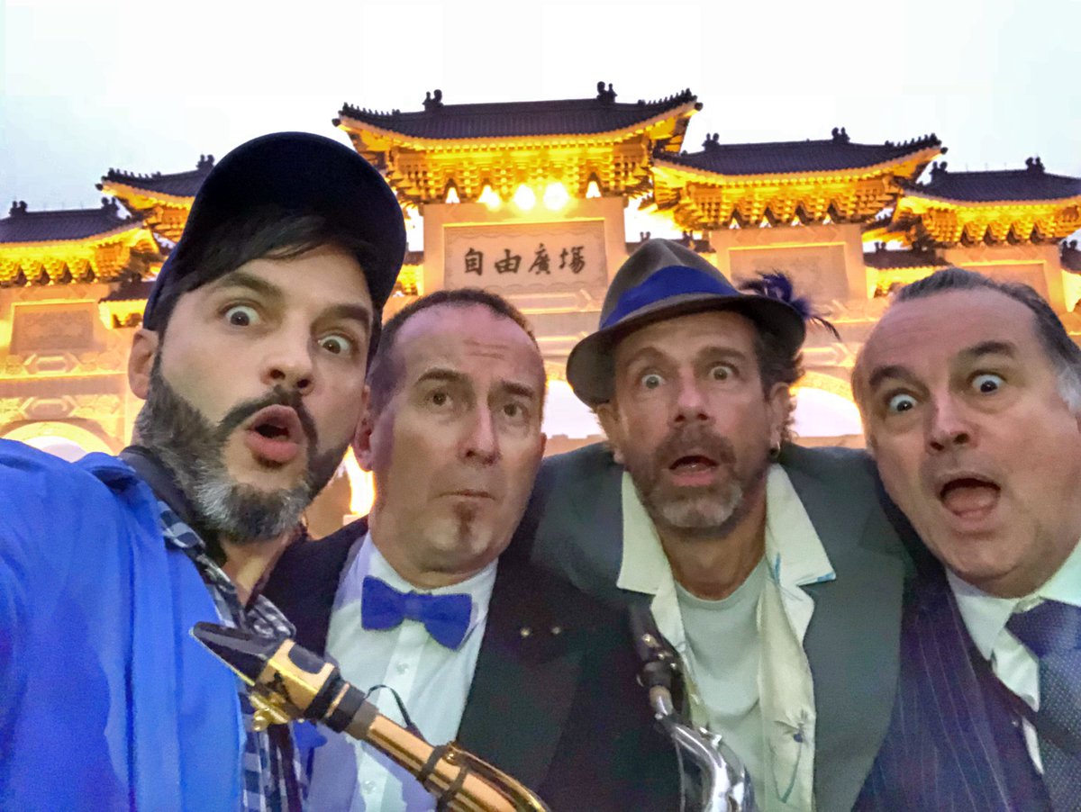 La symbiose entre le #saxophone et l'#humour, c'est le cœur de notre spectacle !
Ça vous tente ? 🎷
#saxophonist #saxophonists #sax #saxo #instrument #instruments #instrumentiste #instrumentistes #lesdesaxes