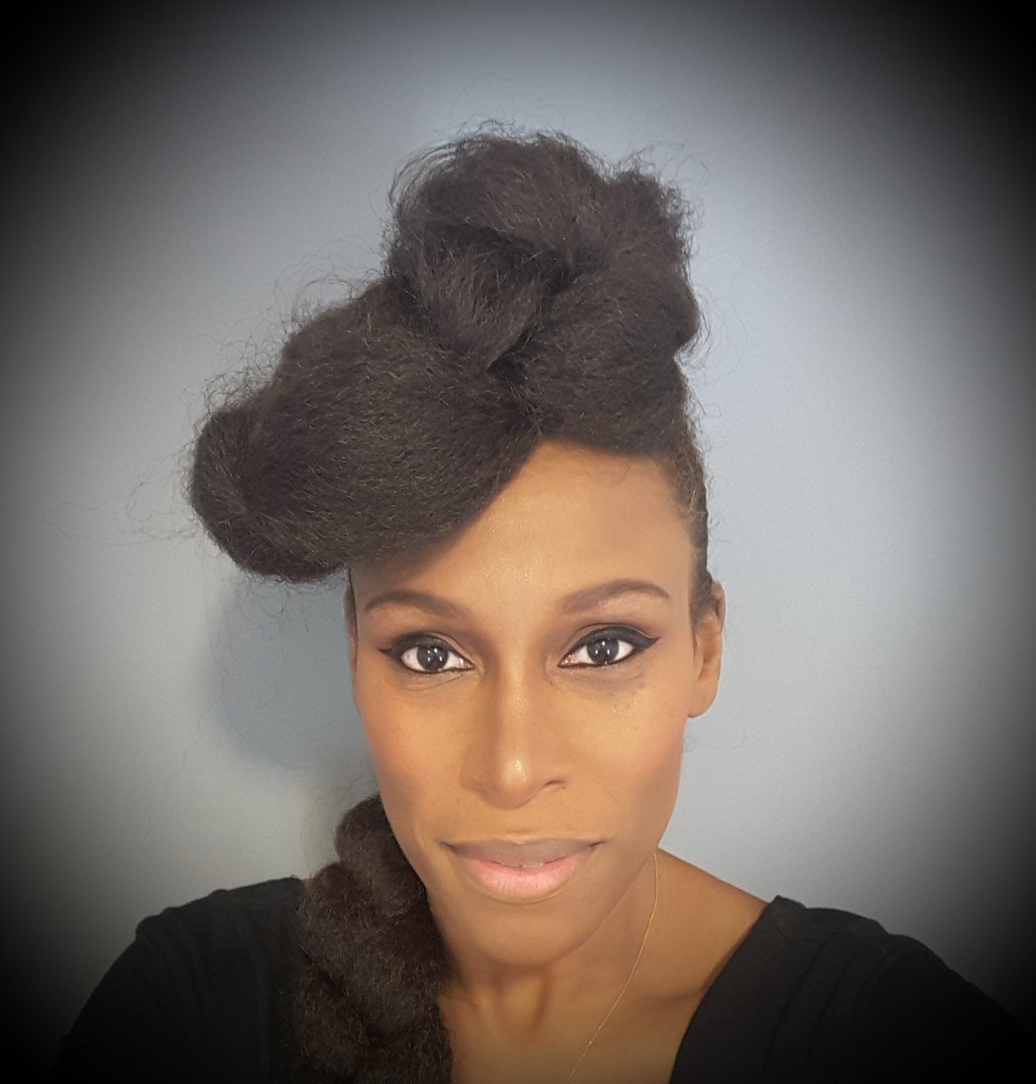 Sandra_Nkake's tweet photo. Getting ready for 2nite 💥Lyon #docks40 Show case @JazzRadio 💜 9pm!!!! 😎🎹🎙☝️ https://t.co/ewru6SiWA7