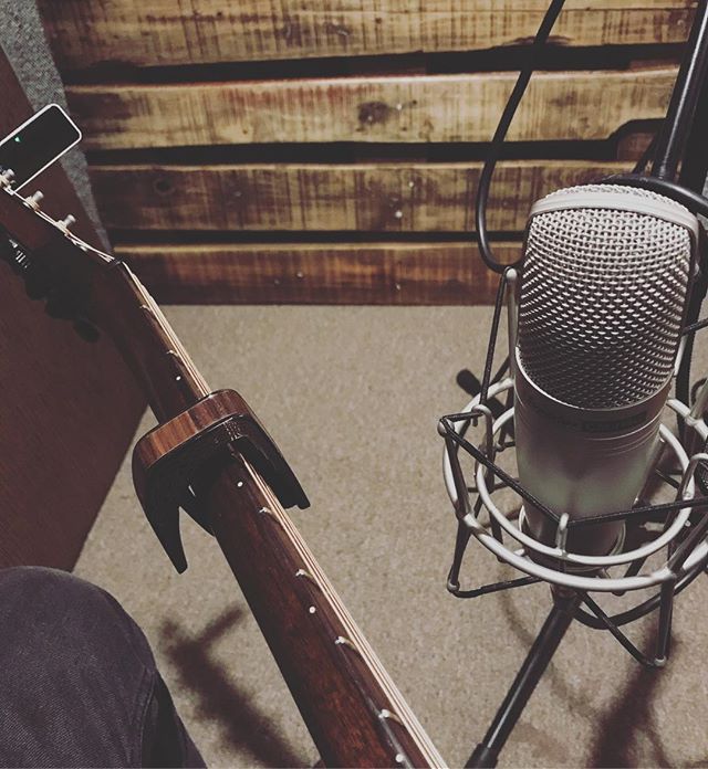 ThaliaCapos's tweet photo. Repost: "Rocking some acoustic guitar today with @hodgiebass" #forkidsofallages @waterlooguitars @collingsguitars #12yearsinthemaking 📷: @jeremy_twr https://t.co/D3L1silsBJ