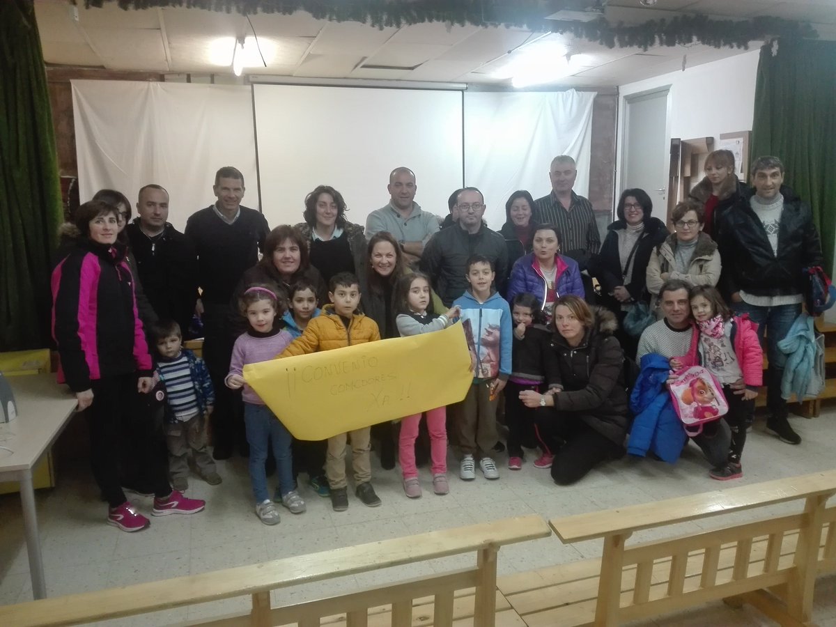 anpaceipvh's tweet photo. Hoxe tivemos Asemblea para informar ás familias da situación do #ConvenioDeComedoresXa porque #ConLaComidaNoSeJuega
 @jesusourense @ourenseconcello @fapaourense https://t.co/vlUgO4cQPr