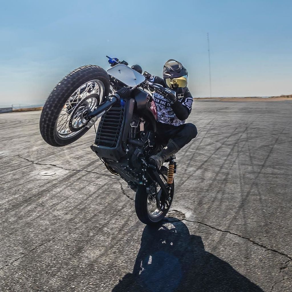 ROKFORM's tweet photo. #WheelieWednesday is brought to you by @tonycarbajal and the Rokform #MotorcycleMount 😎
(Link in profile)
#Repost @tonycarbajal
・・・
The trick that got me hooked! The basic wheelie on a motorcycle. Done much lower and with little confidence back then but who knew the dir… https://t.co/m0ESBLvvxW