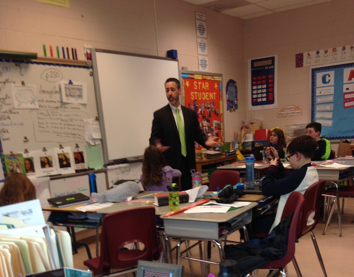 WoodcrestKstars's tweet photo. Thanks @js_cohen for coming in this morning to talk with our students about bus safety π #NovThanksChallenge https://t.co/j469uN2yf7