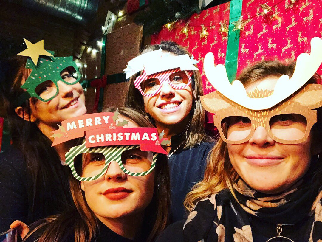 StnTavern's tweet photo. Our selfie wall is here, come and take your festive selfies here 🤳❤️ #hohoho #festiveselfie tag us @stntavern on Instagram to win a prize - winners announced New Year’s Day #stationtavernselfie #cambridge #cb1 @CamWhatsOn https://t.co/dNPsi7MnFV