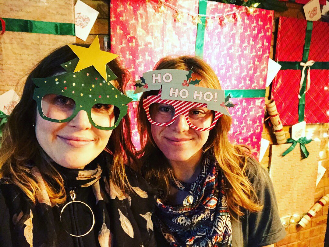 StnTavern's tweet photo. Our selfie wall is here, come and take your festive selfies here 🤳❤️ #hohoho #festiveselfie tag us @stntavern on Instagram to win a prize - winners announced New Year’s Day #stationtavernselfie #cambridge #cb1 @CamWhatsOn https://t.co/dNPsi7MnFV