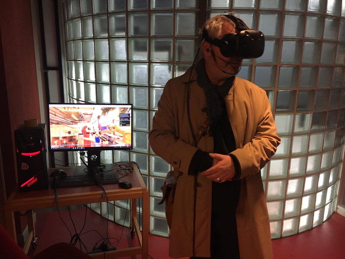 PelleKassman's tweet photo. På landets styvaste utbildning i VR-produktion på #Xenter i #Botkyrka. Imponerad av elever, lärare, teknik & lokaler. #botkyrkaskola #vr https://t.co/7xtgPOZoC9