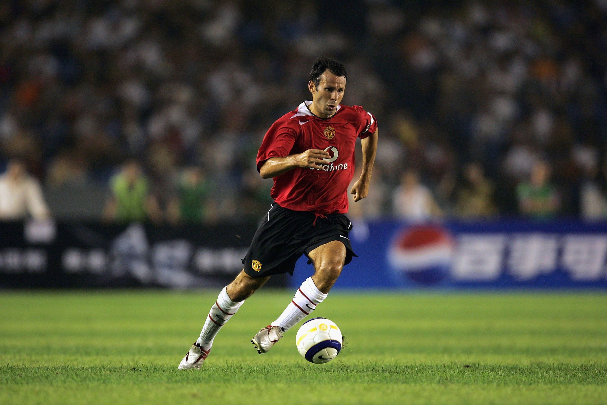 Happy 44th Birthday to legend Ryan Giggs!  