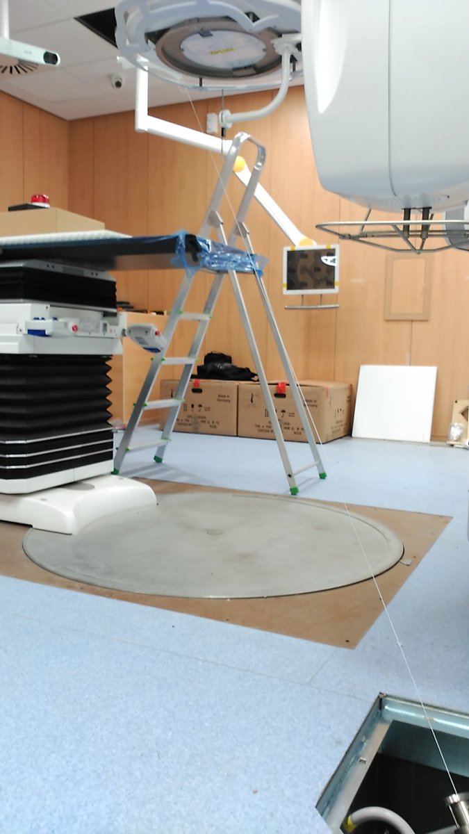 JoaquinJCabrera's tweet photo. #ExacTrac is being mounted in our #versahd @Elekta @Brainlab_es https://t.co/87xwOB7prN