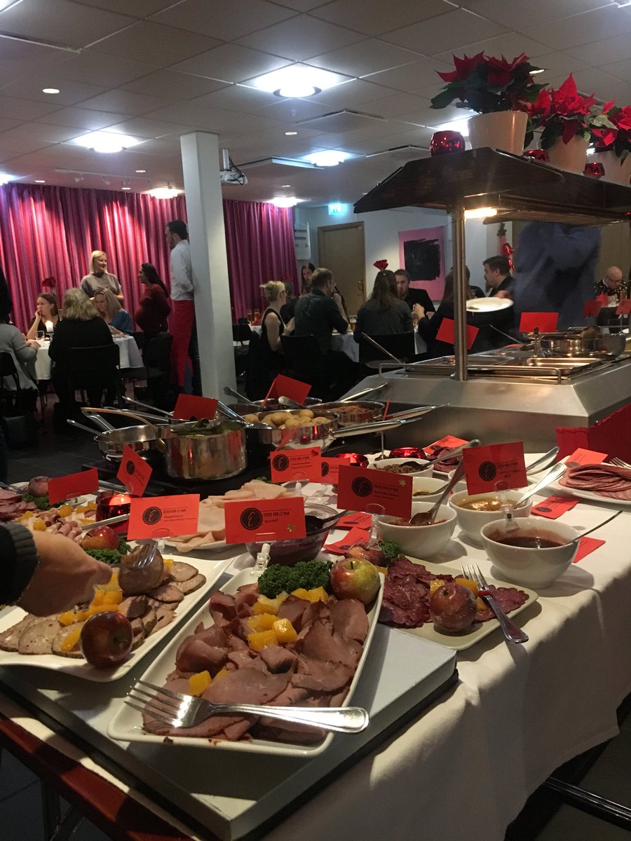 PooliaJonkoping's tweet photo. Ikväll samlar vi våra konsulter och äter julbord och umgås. #pooliajönköping https://t.co/ZcgdxbN96d