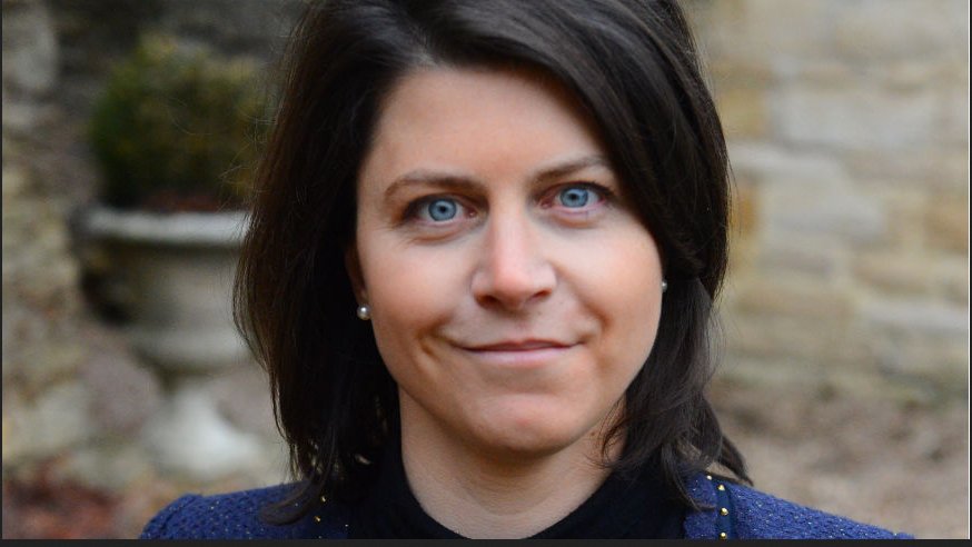 Parcours de #femmes #entrepreneures. Elles ont changé de vie pro, de #métier et témoignent. Avant avocate d'affaires et désormais #franchisée <a href="/vivaservices/">Société VIVASERVICES</a> : 1 passion l'humain. Témoignage Audrey Collet. goo.gl/pZKbNQ #reconversionpro #franchise goo.gl/pZKbNQ