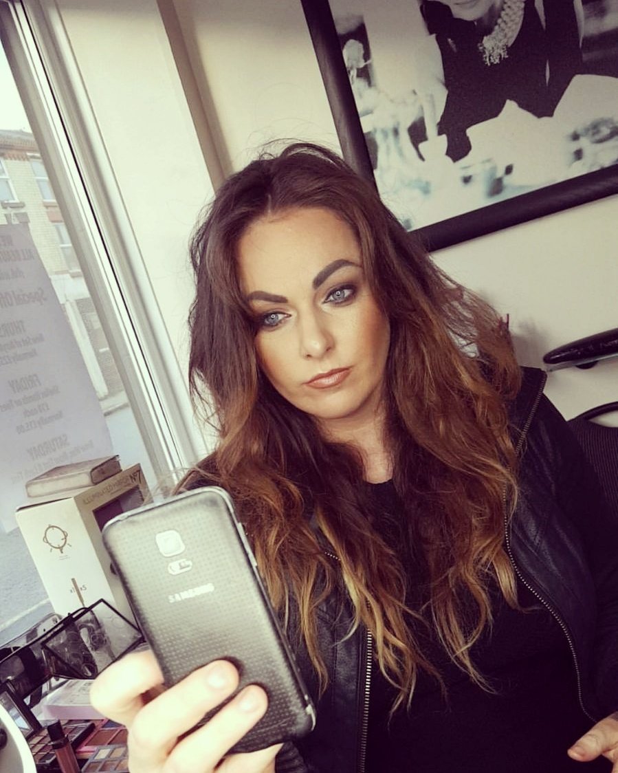 Looouuwweeezzee's tweet photo. #firstmakeuptutoriol  #daytimelook #taughtbythebest https://t.co/XlhS21LlQN