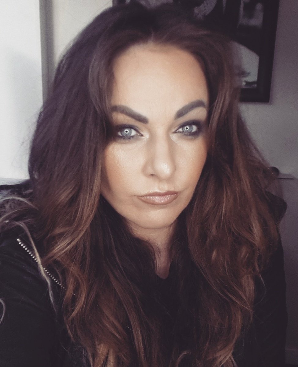 Looouuwweeezzee's tweet photo. #firstmakeuptutoriol #daytimelook #taughtbythebest https://t.co/n29w7pXIqh
