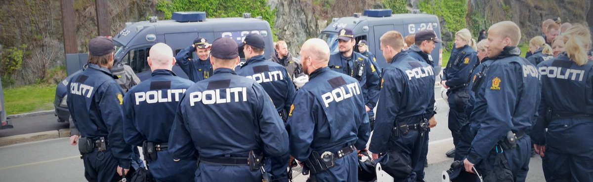 преступность в норвегии. летняя форма полиции в норвегии. норвежский полицейский. стрельба в ночном клубе. преступность в норвегии.