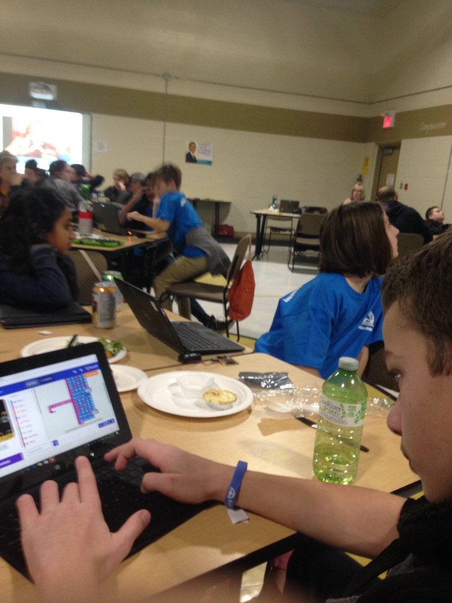 What an amazing day of learning how to support others and how to use <a href="/microbit_edu/">Micro:bit Educational Foundation</a> awesome coding happening. <a href="/HoughtonHornets/">Houghton Public</a> #GEDSB21C #ESC #fcledu