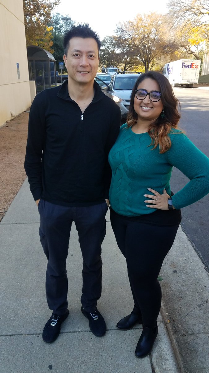 CellebraTez's tweet photo. So excited I got to have some one-on-one time with @jorgecham! Looking forward to the lecture later this afternoon #SciComm #UTSW #Dallas #GDD #PhDChat #science #HumanizeScientists #phdcomics https://t.co/pS8su3CmtJ