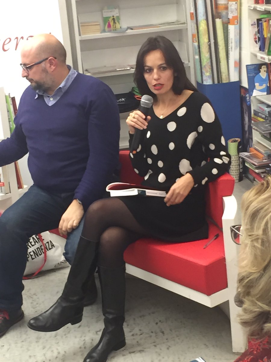 LibreriaLaterza's tweet photo. Prima presentazione in Italia del volume "Gramsci nel mondo arabo".
Gennaro Gervasio ne discute con le curatrici Patrizia Manduchi e Alessandra Marchi.
#LibreriaLaterza #Gramsci #Presentazione https://t.co/zfldrifc0c