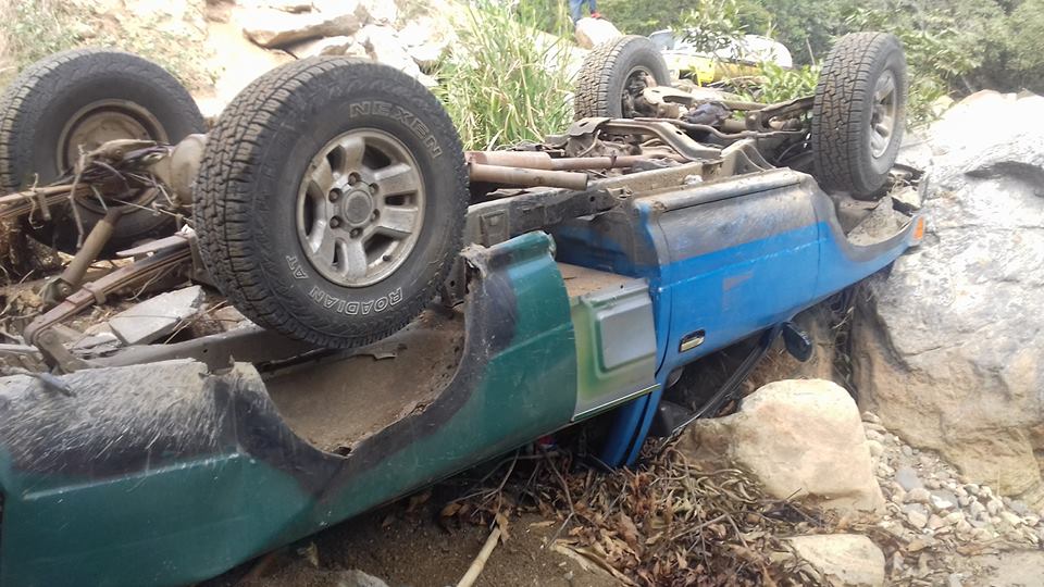 CRN_Noticias's tweet photo. IMPORTANTE | Por causas desconocidas un vehículo se sale de la ruta, cayendo a hondonada en el periférico del municipio de #ElChol #BajaVerapaz. #TraficoGT https://t.co/FlV4xghczN