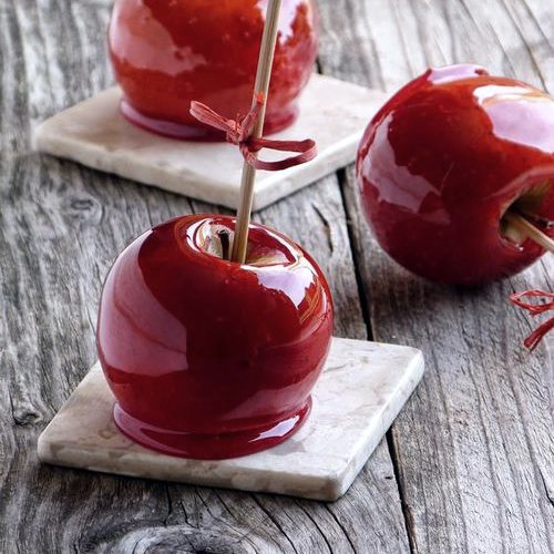 SalonScience's tweet photo. Our Swiss Apple range is rich in phytonutrients, proteins and long living cells to delay the ageing of hair #salonscience #antiageing #haircare https://t.co/PUaumXdUD0