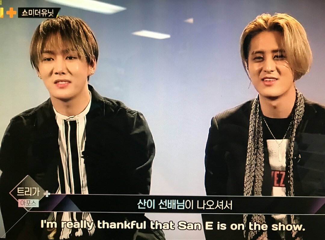 SpainAFOS_'s tweet photo. [📷] Capturas de la aparición de #ZETT y #HU en el programa 'The Unit'.
cr. djkittentae https://t.co/KMAmicSAK2