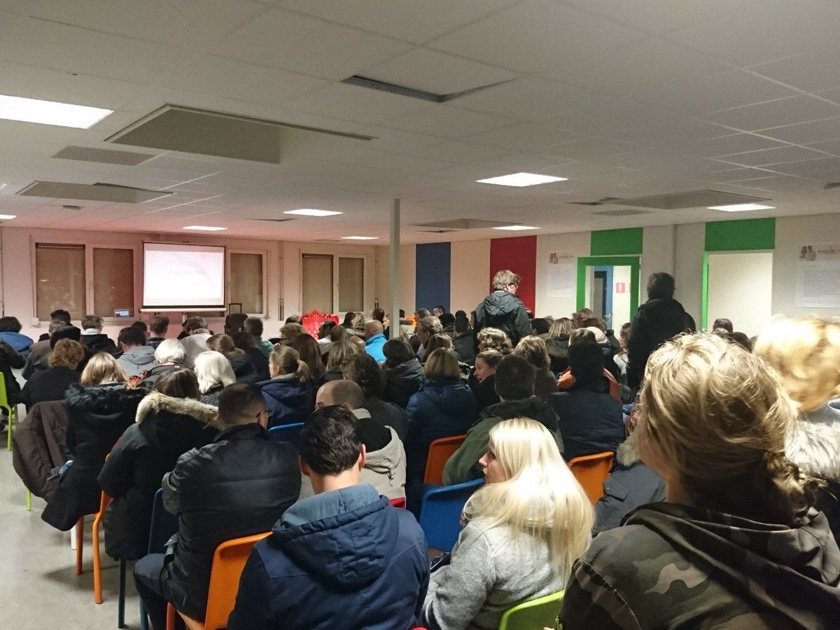 Mooi om te zien dat er zoveel belangstelling is op onze eerste ouderavond! #berlijnplein #Utrecht #academietien @NUOVO030