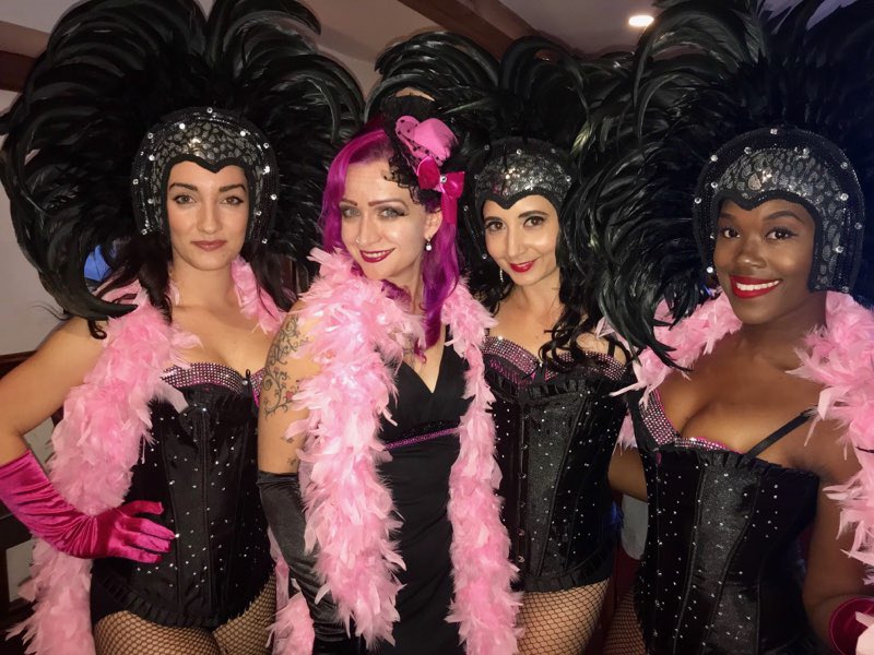 pinkydreadful's tweet photo. Fun at Britannia Pub with @theDames 💗 https://t.co/pei9V1fB2x