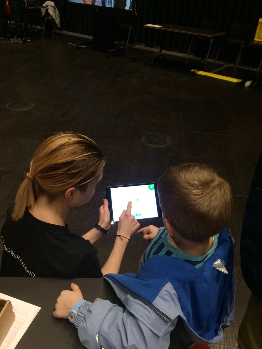 RoboWunderkind's tweet photo. Lots of fun and playtime at #DigiPlayDays today 👧🏼👦🏽🤖 https://t.co/m7Sa29iuPX
