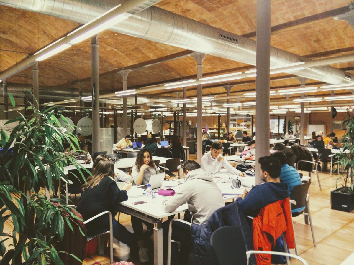 laias's tweet photo. Gràcies @davidbaleta cuidar de les tardes a l'#opensurf del @citilab i @victorct83 pels super tallers #Snap4arduino :-) Grans!!! #cornellà https://t.co/xlGAWdwtNE