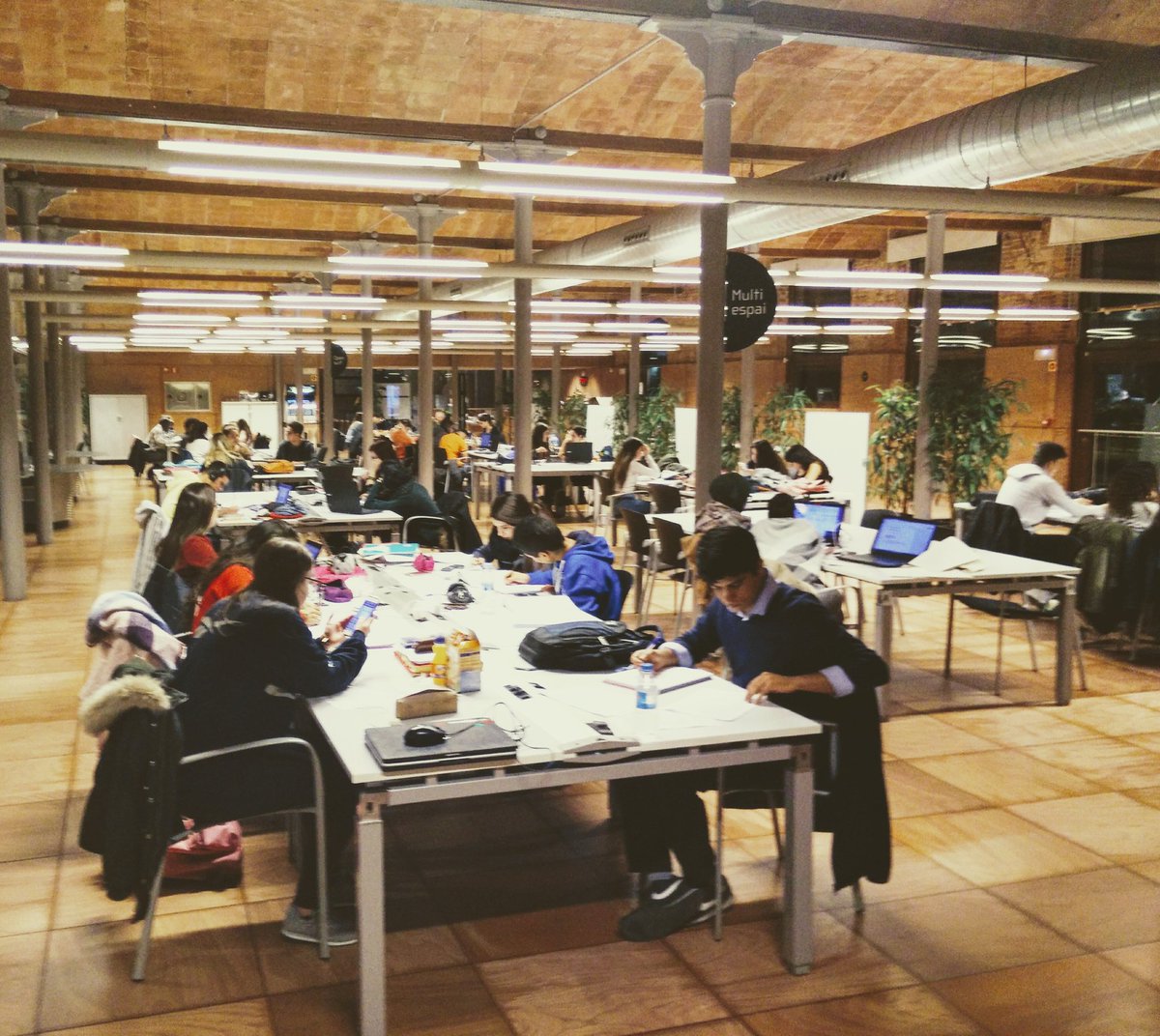 laias's tweet photo. Gràcies @davidbaleta cuidar de les tardes a l'#opensurf del @citilab i @victorct83 pels super tallers #Snap4arduino :-) Grans!!! #cornellà https://t.co/xlGAWdwtNE