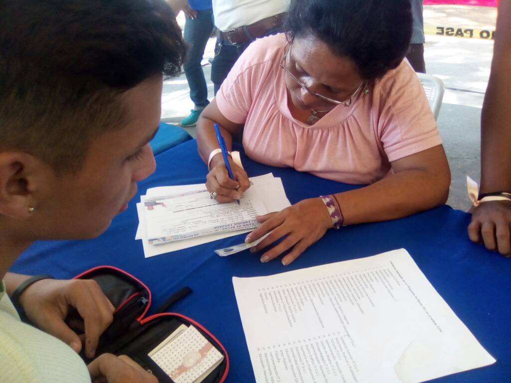 jcfernandezm's tweet photo. La pesadilla que vive Venezuela será superada, desde el Zulia el programa de #BecasJEL formará profesionales que ayudarán a construir un mejor país 
#EnDefensaDelZulia
#EnDefensaDeMaracaibo https://t.co/mPoObg1CNd