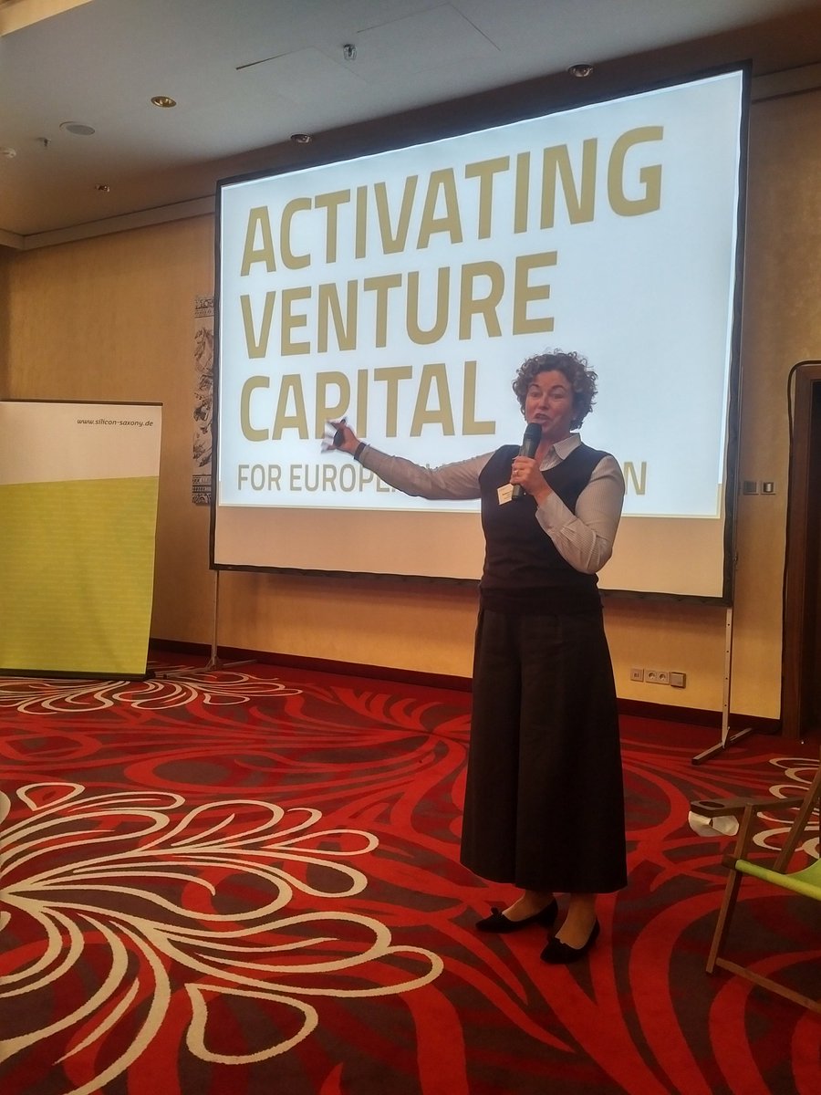 Silicon_Saxony's tweet photo. Wichtiger Vortrag auch im Sinne des @smartsystemshub : Bettina Voßberg von der @HTSB_Sachsen stellt die #HighTechVentureDays vor @dehubinitiative #Jahreshauptversammlung https://t.co/pYWpyB3Om9
