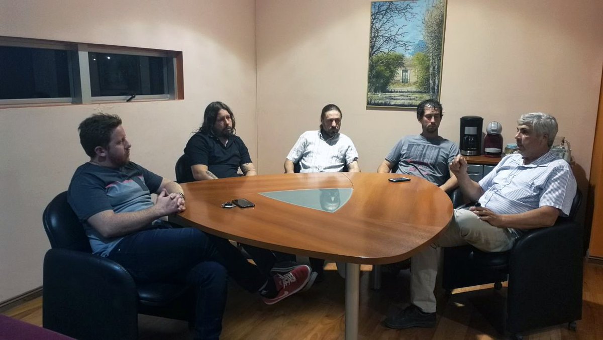 MuniDolavon's tweet photo. #CATRAD | El jefe comunal recibió en su despacho a los representantes de la Cámara de Transporte de Dolavon > https://t.co/qpYc5l6XYp https://t.co/iulgY7M4oV