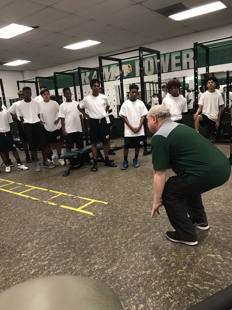 BERKNERFOOTBALL's tweet photo. Freshmen need Fundamentals!!
Coach Ledford breaking down the proper (and safe) form of the Power Clean #RamFamily #Building4Tomorrow https://t.co/ATBunqbW38