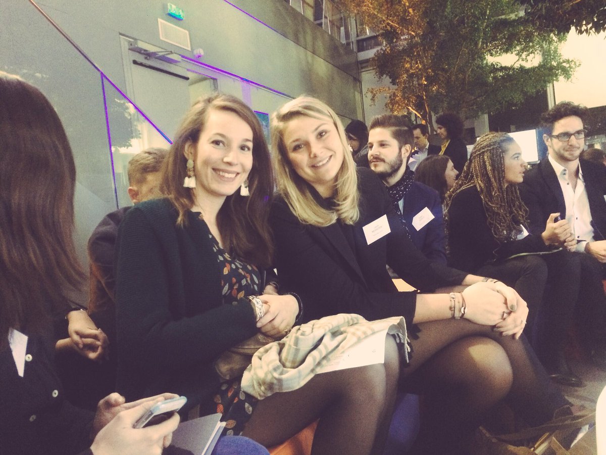 Lucile_Kat's tweet photo. Les étudiants du #msmmd2018 présents à la soirée porte ouverte @Roche_France #rochenyou @ESSEC_MSMMD https://t.co/duFJxixEr6