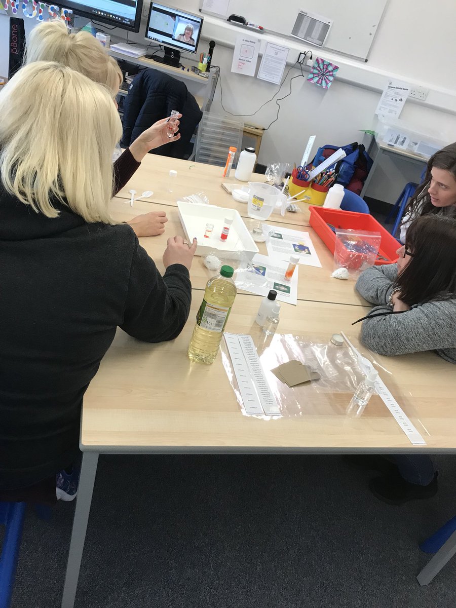 ArbroathNth's tweet photo. Cluster making mini lava lamps and bath bombs @SSERCofficial https://t.co/SXmcrUF6we