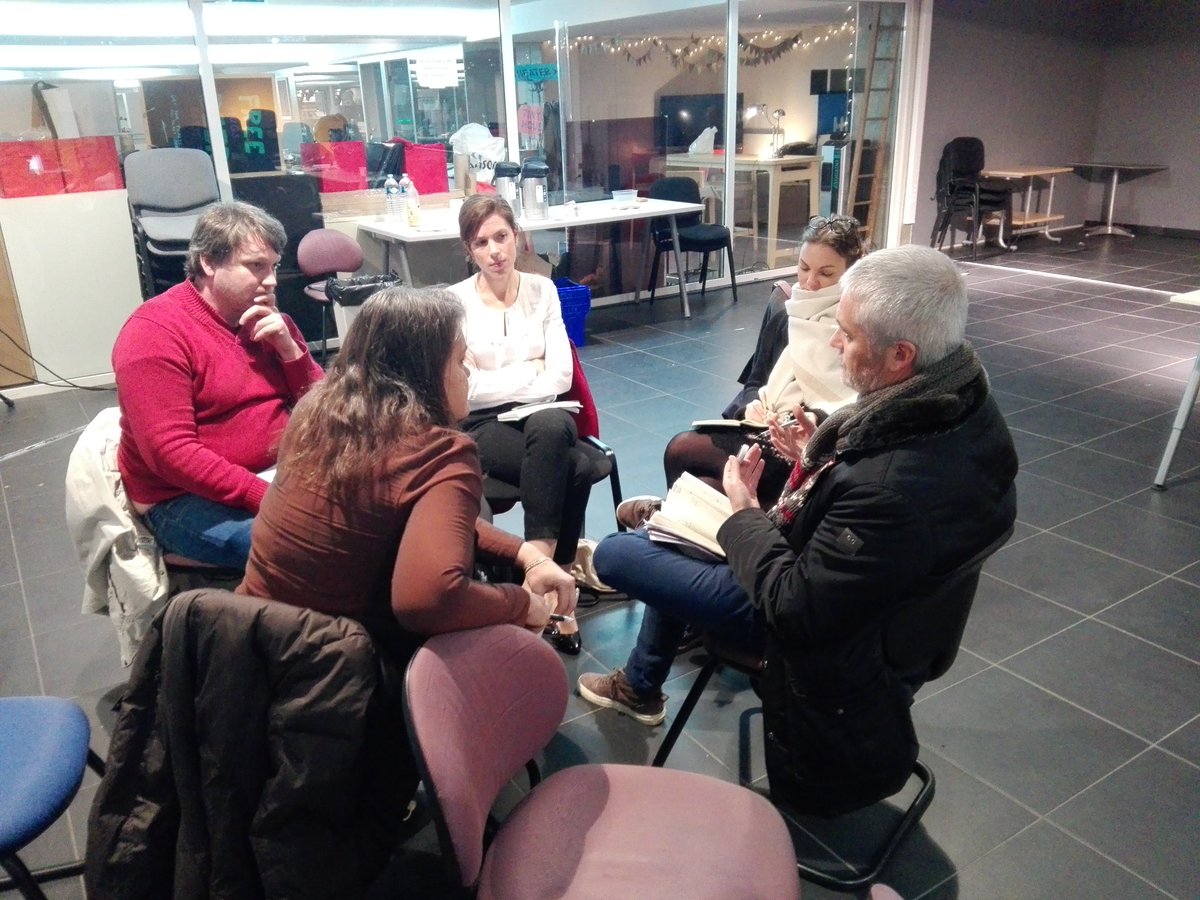 AuroreDandoy's tweet photo. #OWEE #RGCSParis Experimentations «il faut prévoir le retour» ; Open «des codes d'ouverture pour accueillir les nouveaux?» ; Walked «marcher permet les silences» ; Event-based «je ne sais pas où je suis, je ne vais pas prendre le lead!» https://t.co/EoU6d6WxDh